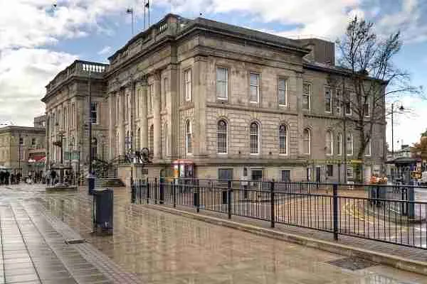 emergency electrician ashton-under-lyne town hall
