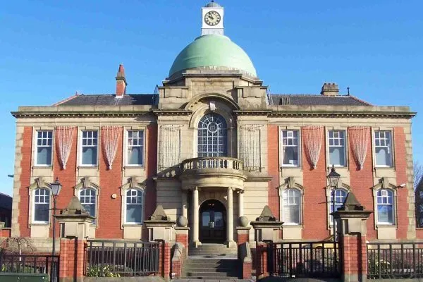 emergency electrician oldham chadderton town hall