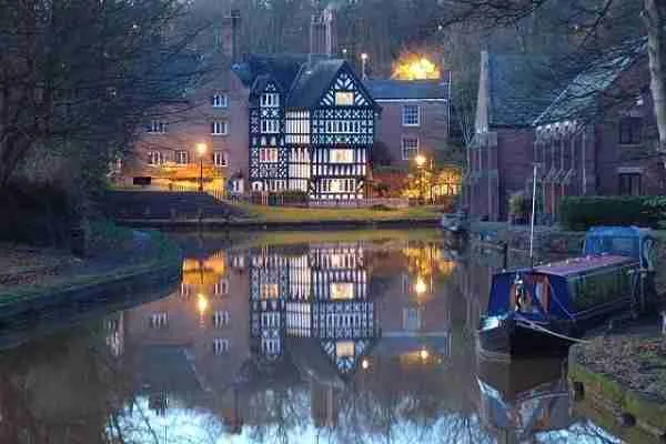 Emergency Electrician Salford Worsley Packet House
